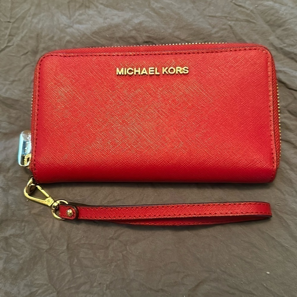 NWOT: MICHAEL KORS LONG WRISTLET